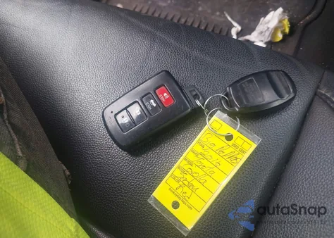 2016 Toyota Corolla S Premium z USA, uszkodzony, nr VIN 2T1BURHE4GC742886